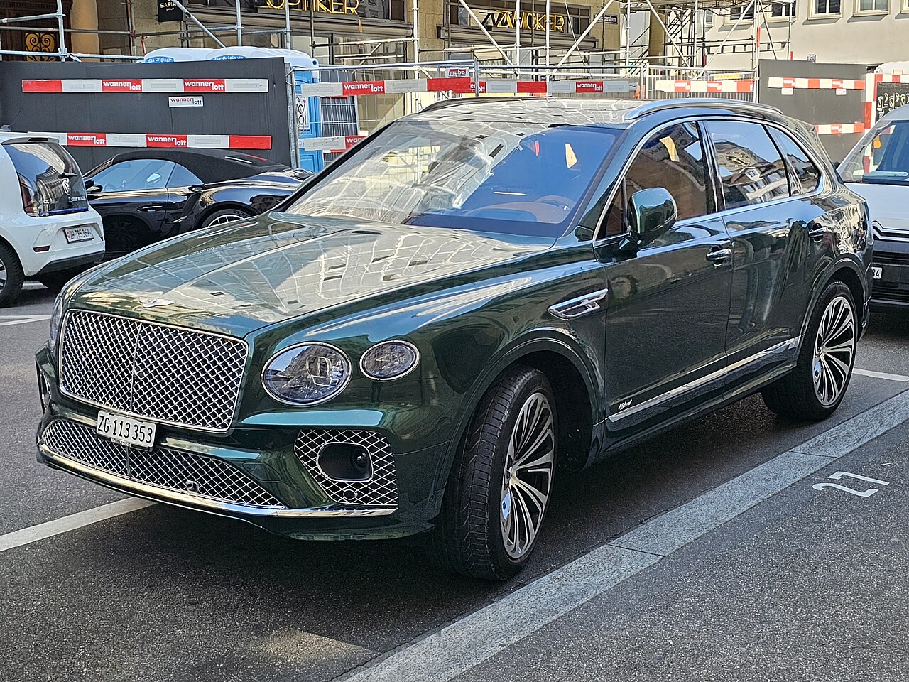File:Bentley Bentayga Hybrid FL Verdant (2).jpg