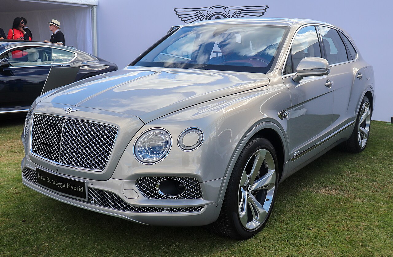 File:2019 Bentley Bentayga Hybrid Front.jpg