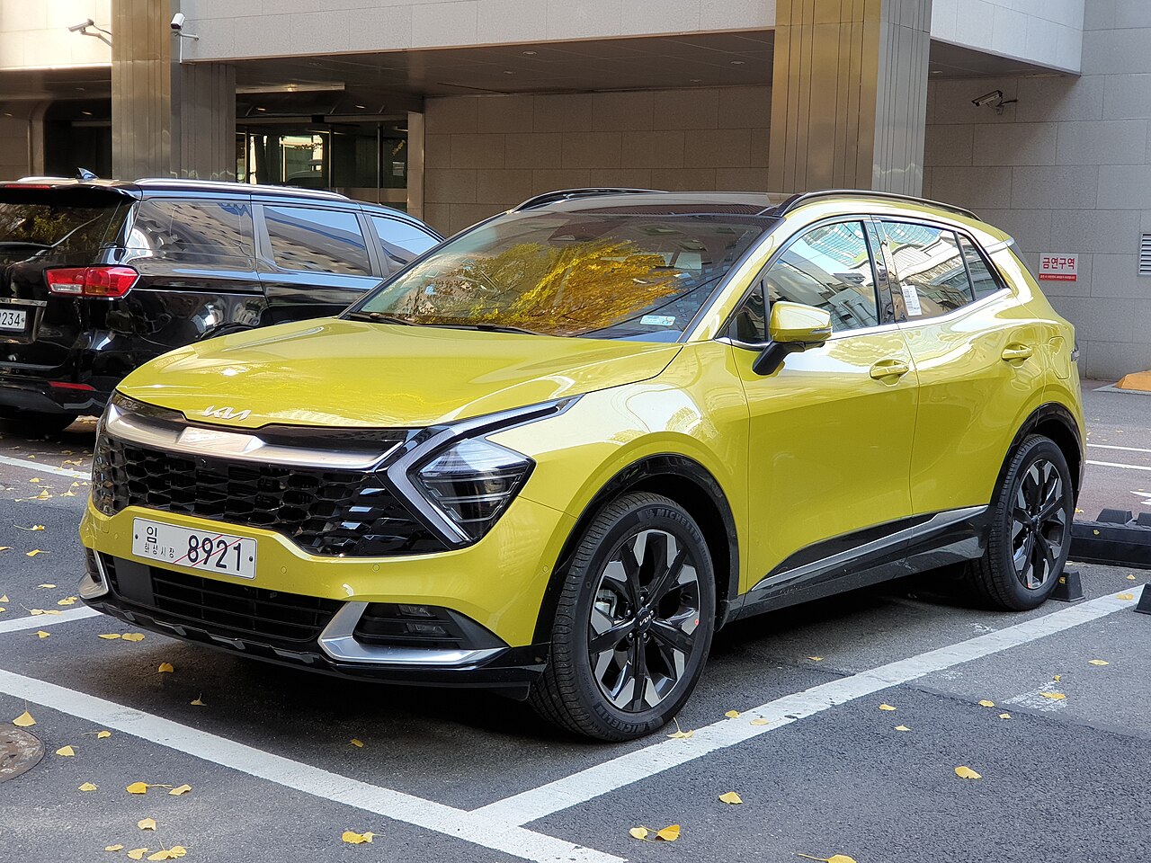 File:Kia Sportage Plug-in Hybrid NQ5e PHEV Splash Lemon Test Vehicle (1).jpg