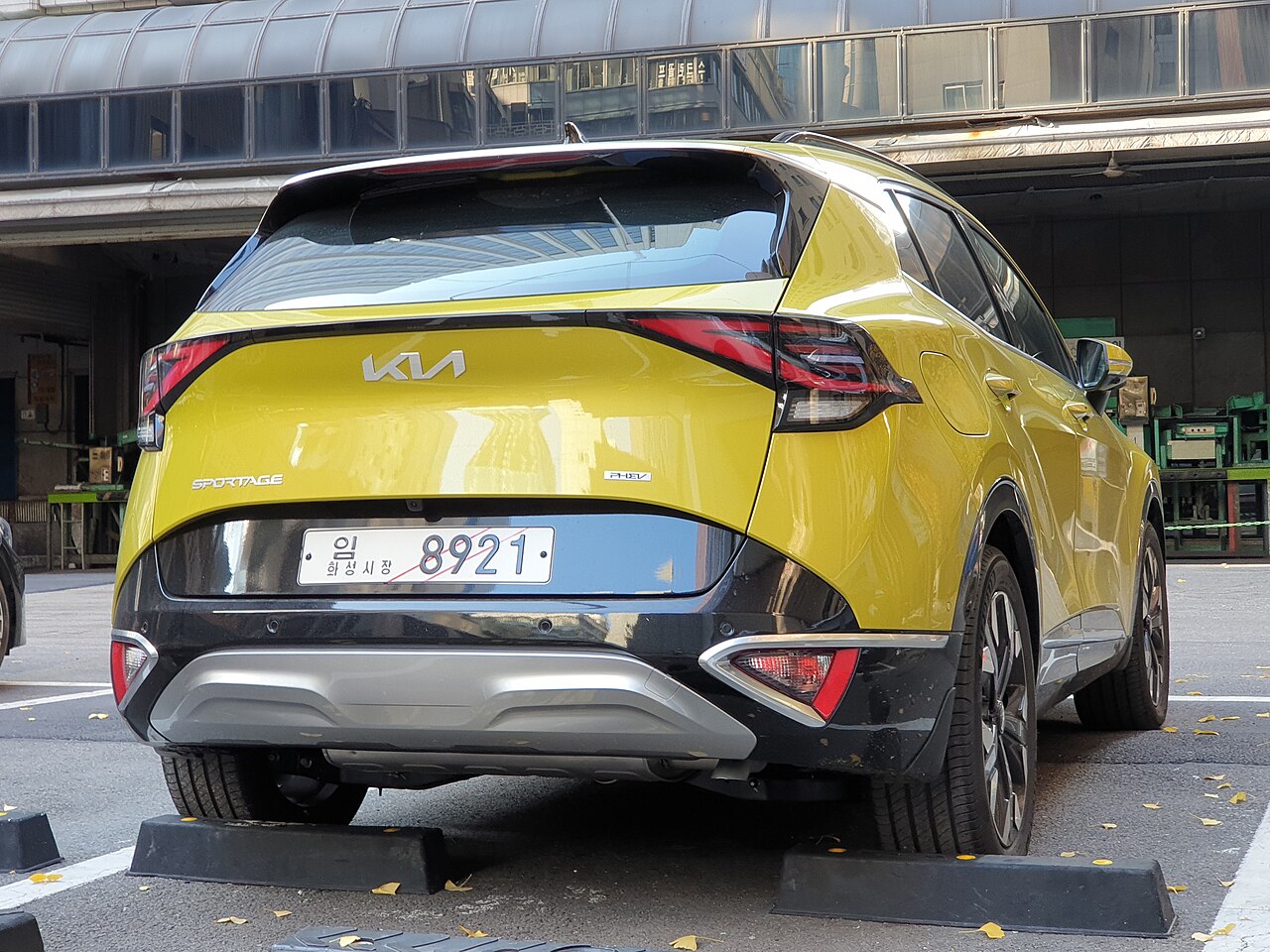 File:Kia Sportage Plug-in Hybrid NQ5e PHEV Splash Lemon Test Vehicle (10).jpg